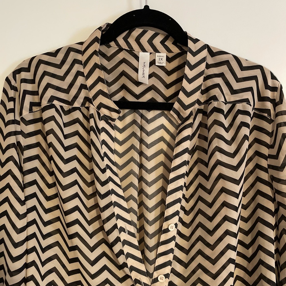 NWOT! Black & Tan Chevron Top